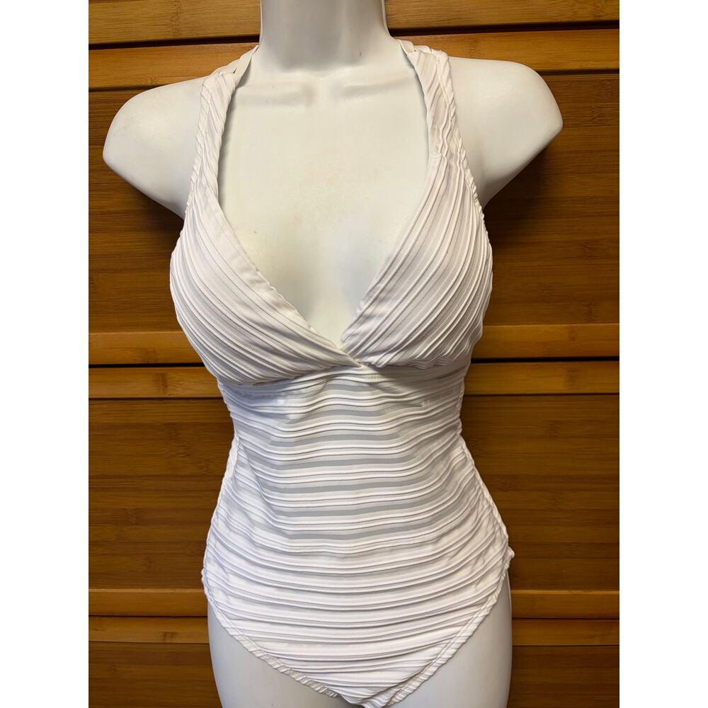 La Blanca Women’s Fluid Lines Cross Back White One Piece Swimsuit🌼 - Picture 3 of 6